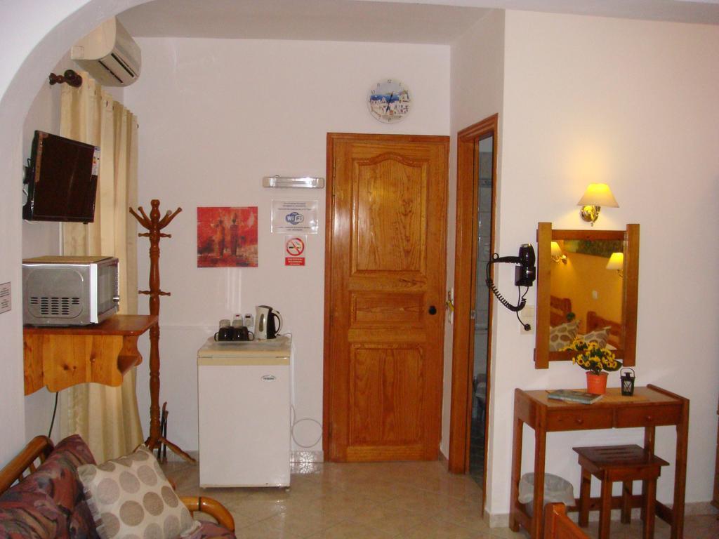 Boussetil Rooms Capanmat Tinos Exterior photo